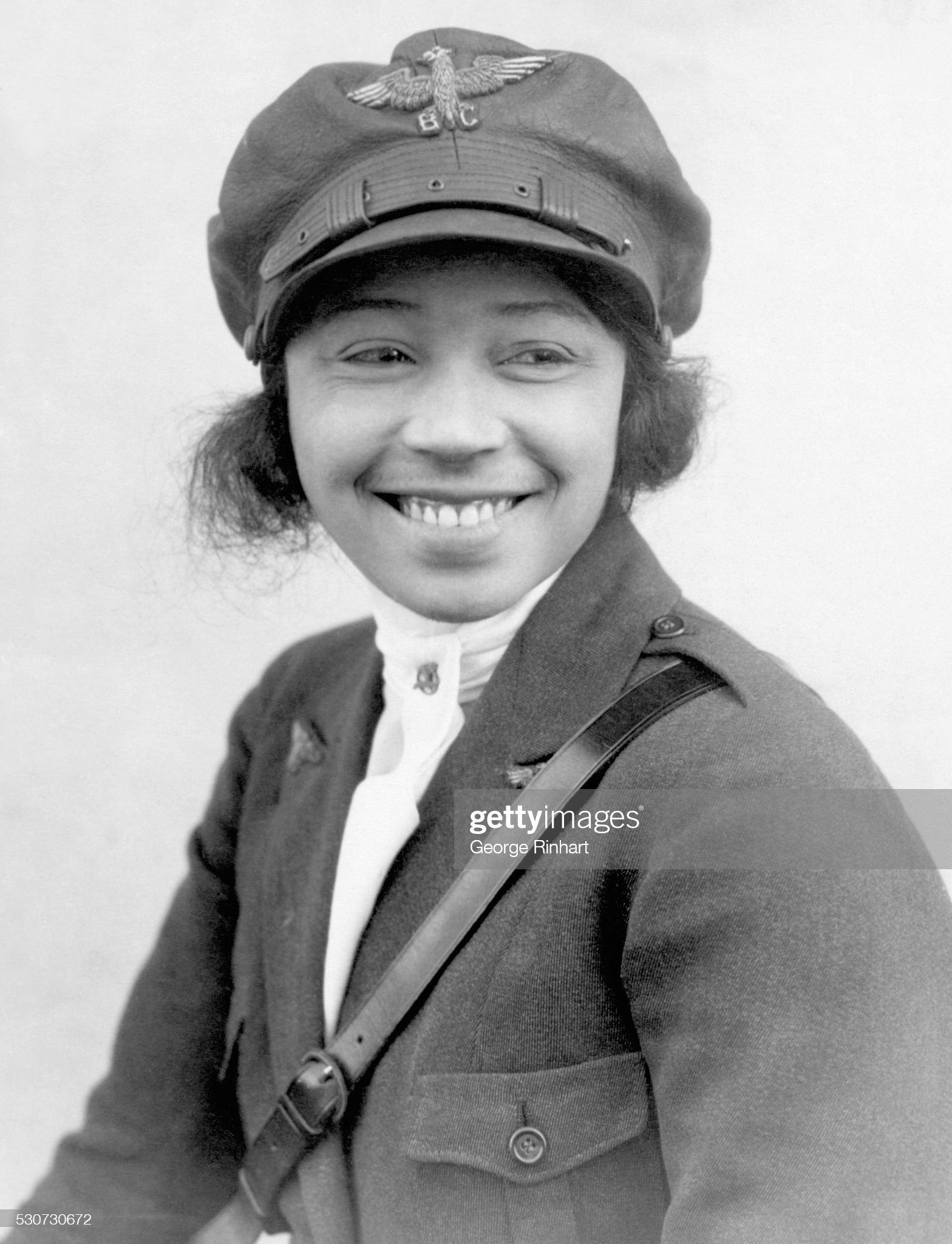 1923年1月24日——贝西·科尔曼的肖像照，她是首位获得飞行员执照的非裔美国女性