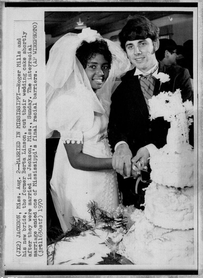 1970年密西西比州的首例跨种族婚姻。在此三年前，1967年美国最高法院在“洛文诉弗吉尼亚州案”（Loving v. Virginia）中的裁决，使跨种族婚姻在美国全国范围内合法化。