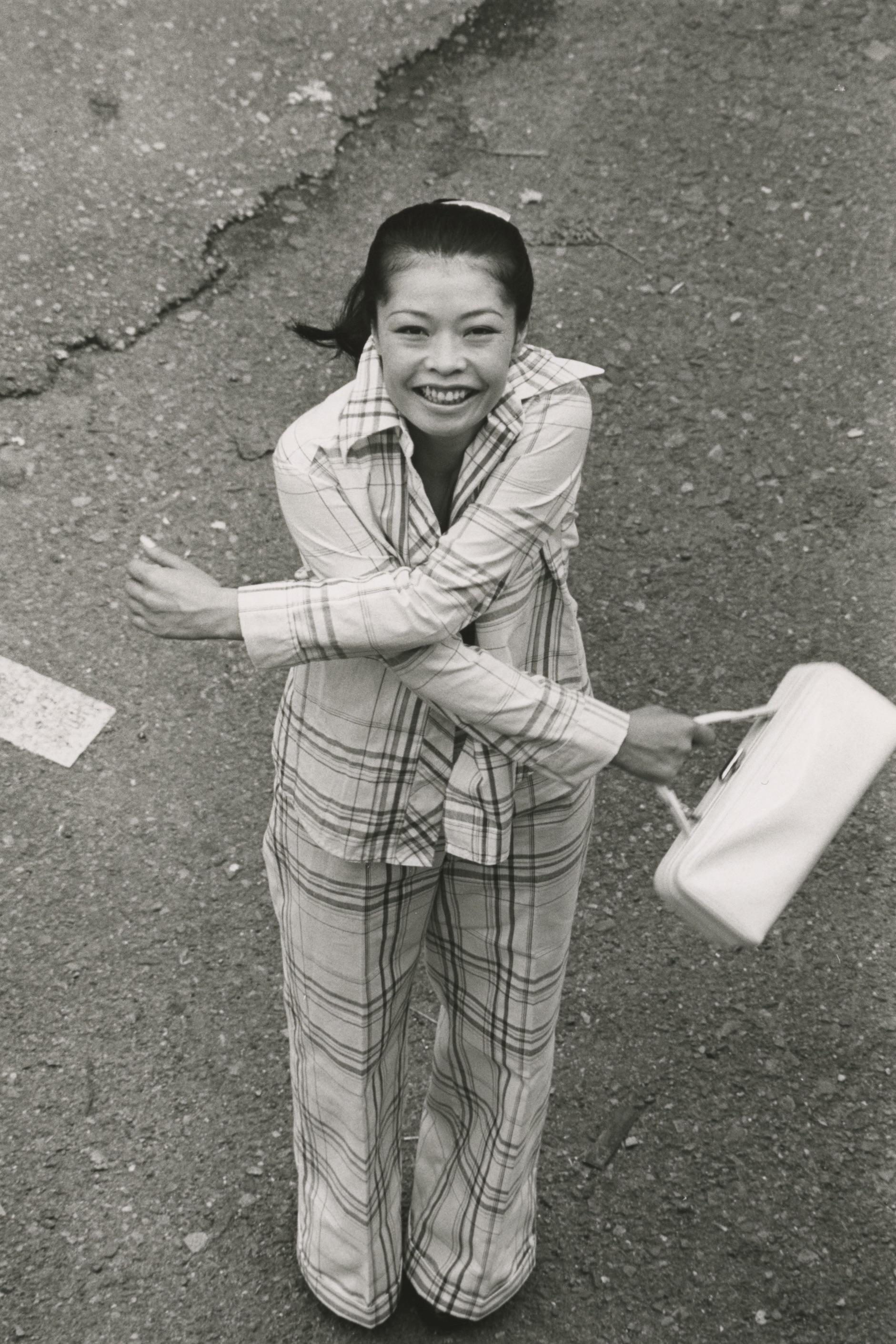 1974年，深濑昌久拍摄了他的妻子洋子。这张照片名为《洋子》