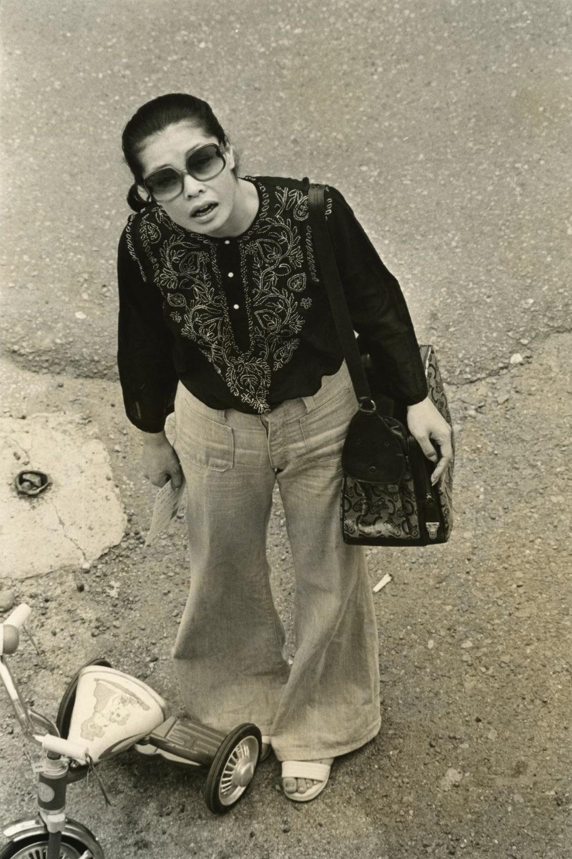 1974年，深濑昌久拍摄了他的妻子洋子。这张照片名为《洋子》