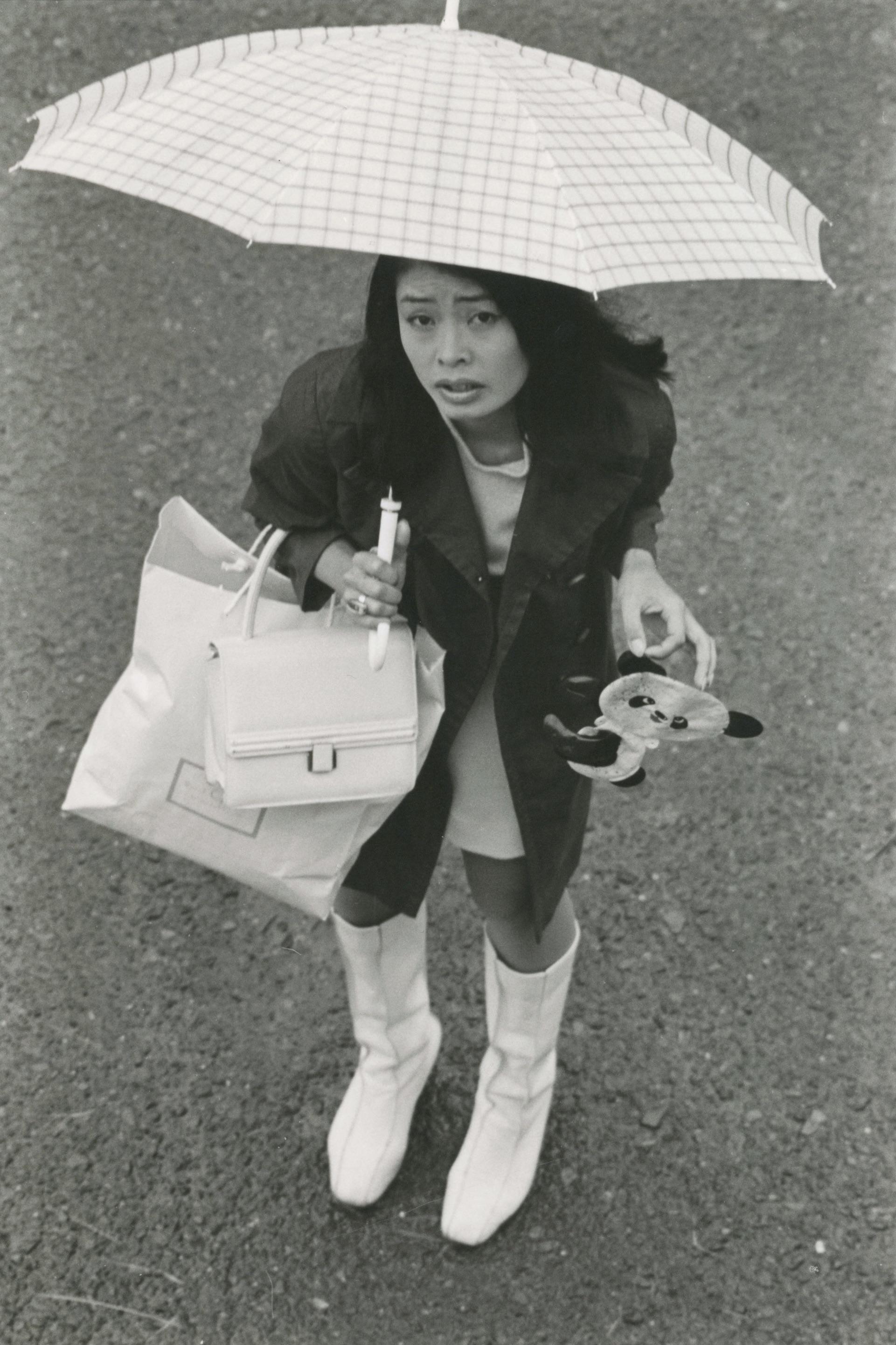 1974年，深濑昌久拍摄了他的妻子洋子。这张照片名为《洋子》