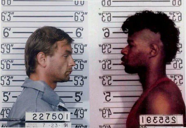 杀害连环杀手杰弗里·达默（Jeffrey Dahmer）的囚犯克里斯托弗·斯卡弗（Christopher Scarver）表示，他之所以痛下杀手，原因之一是达默将监狱提供的食物捏成类似人体肢体的小雕塑。威斯康星州监狱，1994年。
