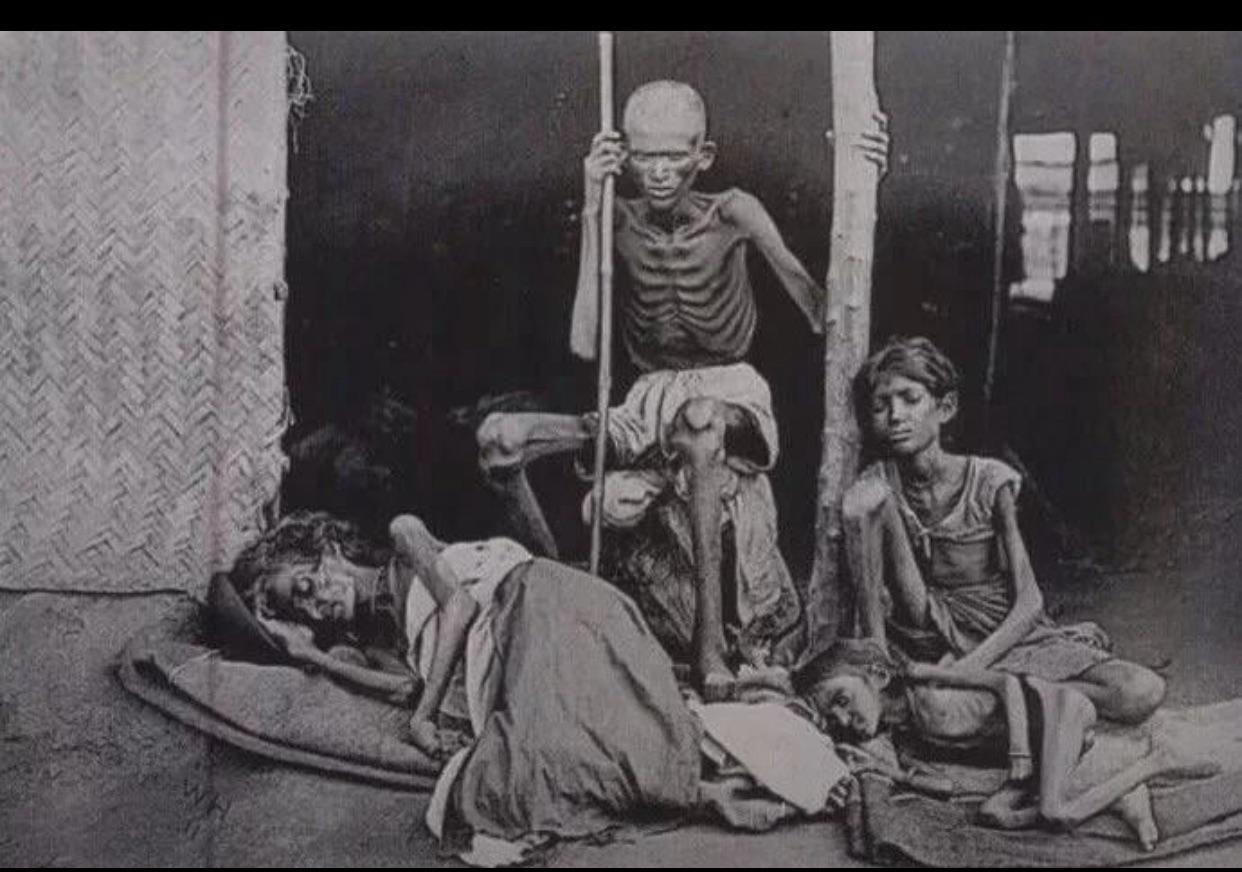 1877 年英国统治下的印度马德拉斯饥荒期间，一名男子保护家人免受食人者的侵害。