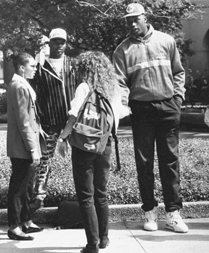 1991年，沙奎尔·奥尼尔与小奥德尔·贝克汉姆的父亲在路易斯安那州立大学。