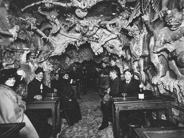 1920年代巴黎的“地狱咖啡馆”