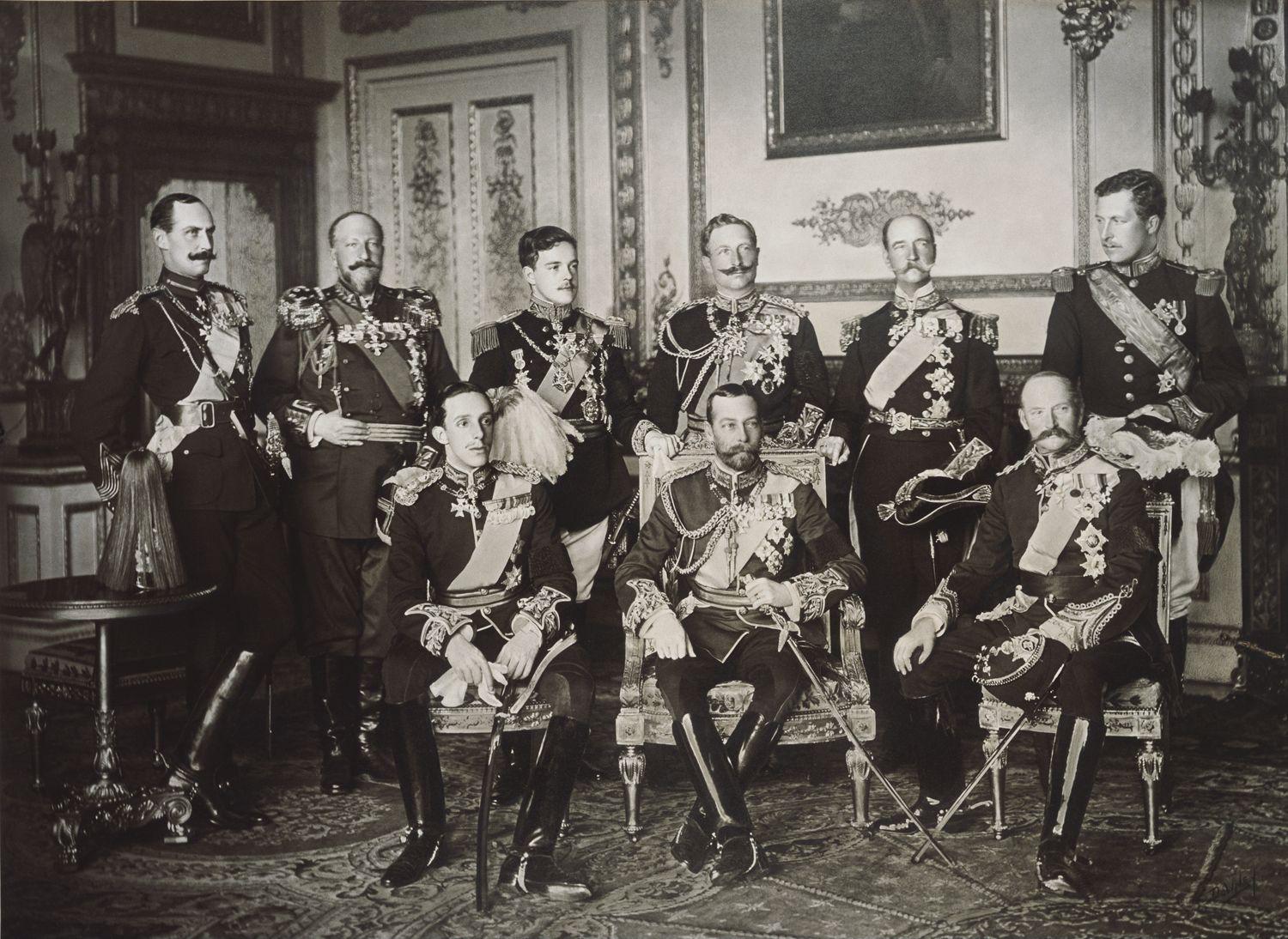 欧洲九王首次也是唯一一次齐聚一堂为乔治五世国王拍照，1910年