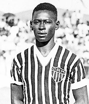 Dondinho, Pele's father, 1940. I really think he would fit in perfectly today.