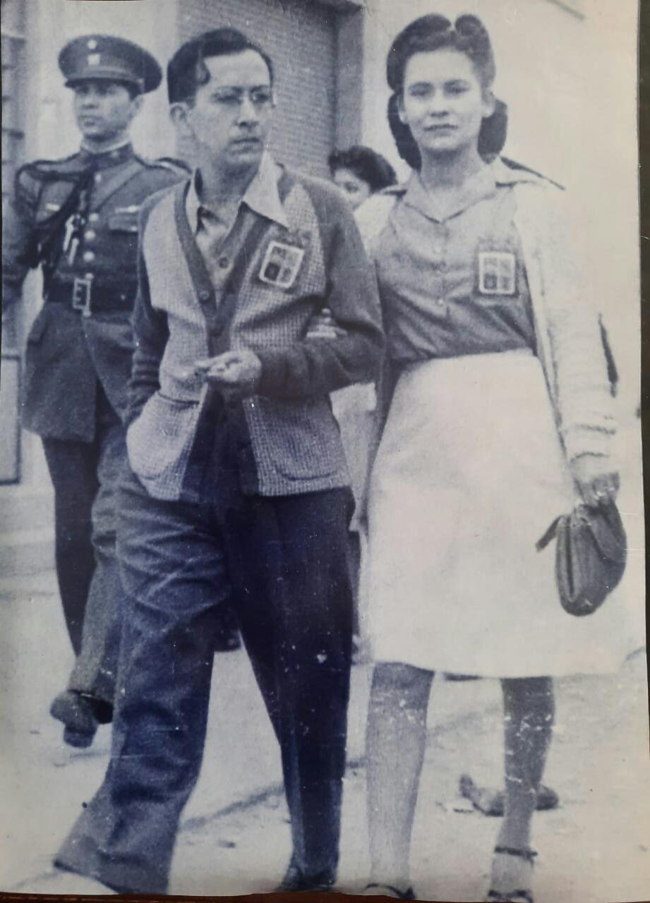 我祖父母（1946年）在前往墨西哥城观看并支持莱昂俱乐部足球赛的途中。