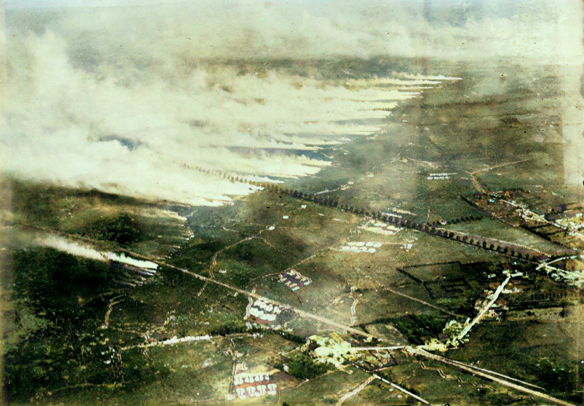 法军在索姆河施放毒气的航拍照片，约1917年